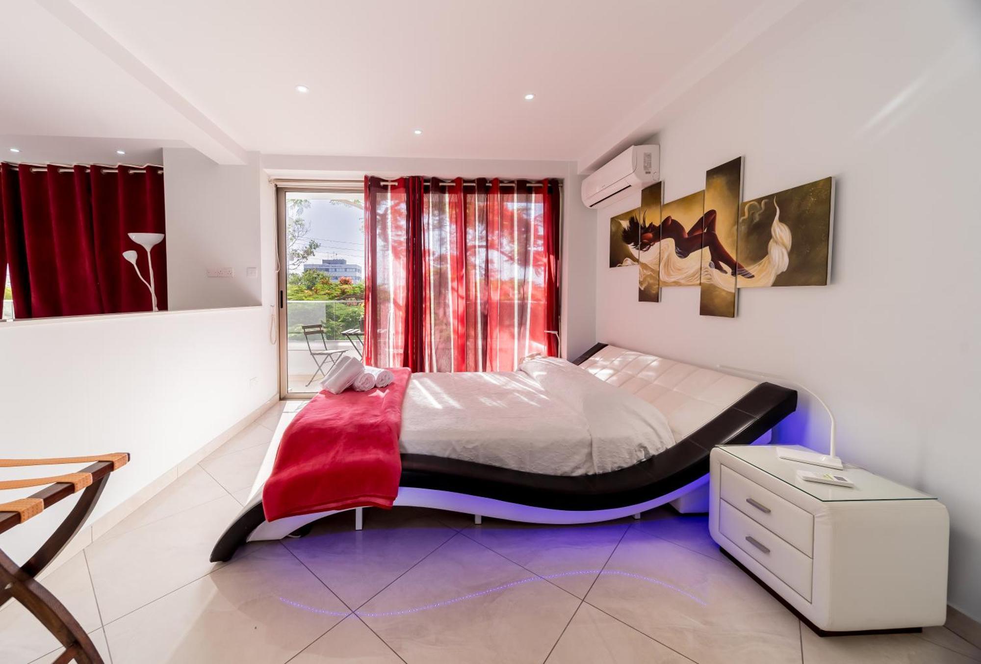 Mesogios House Suites Larnaca Luaran gambar