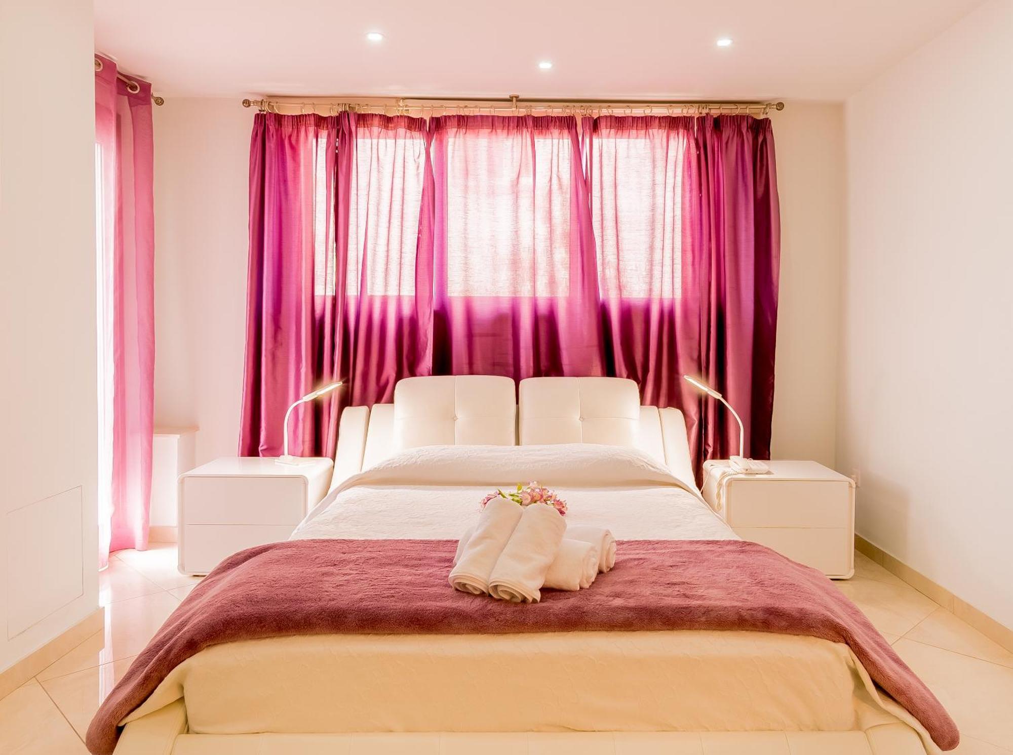 Mesogios House Suites Larnaca Bilik gambar